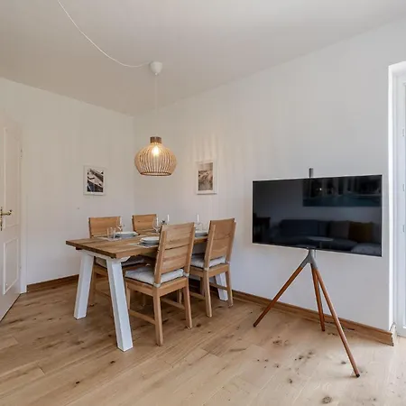 Daire Admirals Nest *