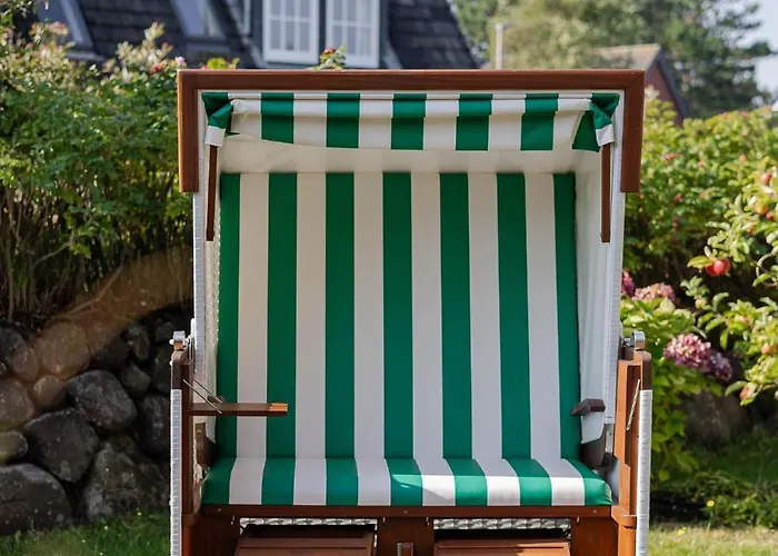 Admirals Nest ليست