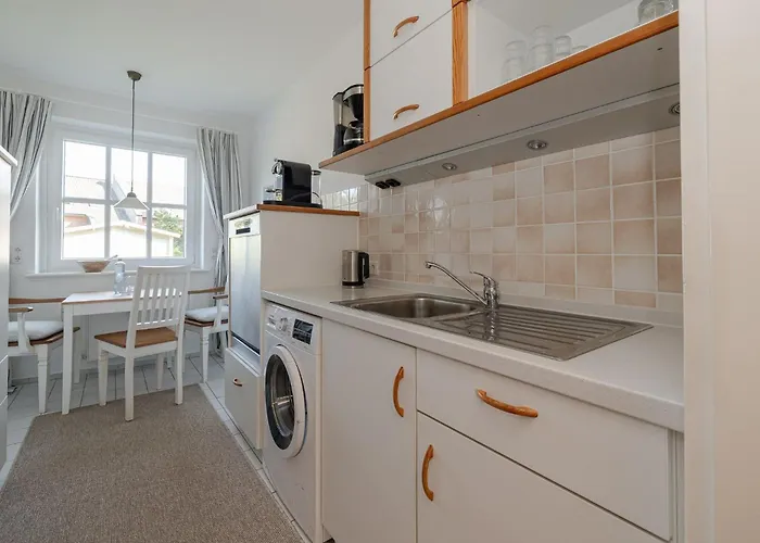 Admirals Nest * ليست